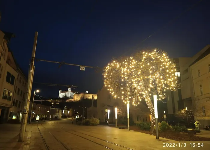 Krasny S Vyhladmi V Historickom Centre * Bratislava