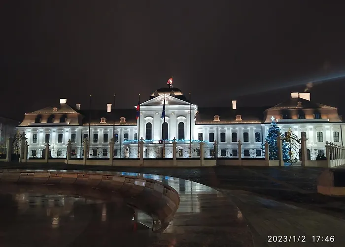 Апартаменты Krasny S Vyhladmi V Historickom Centre *