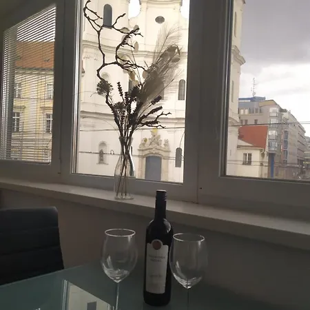 Krasny S Vyhladmi V Historickom Centre * Братислава