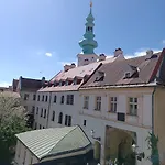 Krasny S Vyhladmi V Historickom Centre Апартаменти Братислава